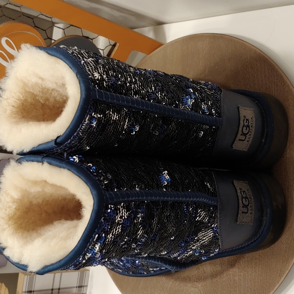 ❄EUC UGG Women's/Ladies/Girl's/Unisex Blue/Silver/Black Sequined Mid Top Boot, 8 - Picture 7 of 9